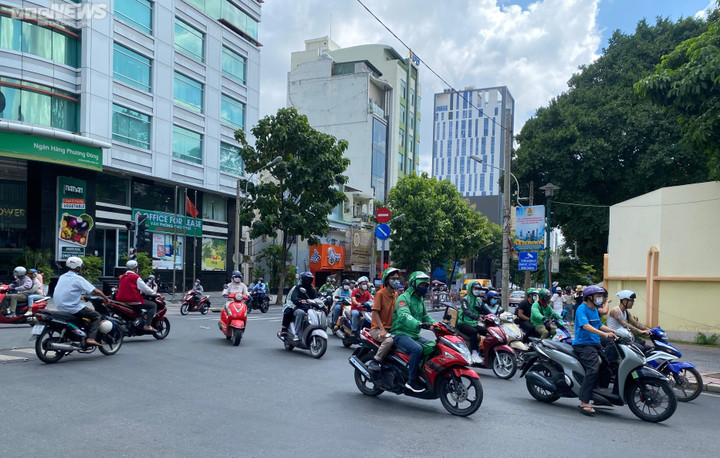 Thời tiết tại TP.HCM hôm nay 18/8, có mây, ngày nhiều nắng, chiều tối có mưa dông vài nơi, đêm không mưa.