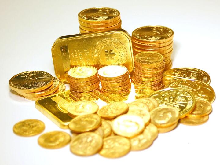 Giá vàng thế giới tiếp tục đi xuống trong khi giá vàng trong nước tăng nhẹ 50.000 đồng/lượng.