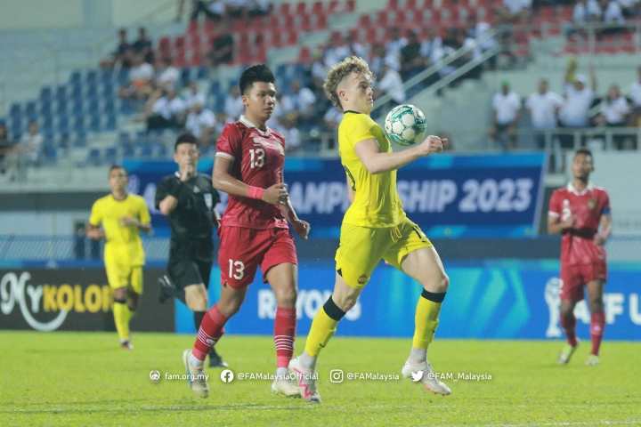 Tierney tạo bước ngoặt cho U23 Malaysia ở hiệp hai.