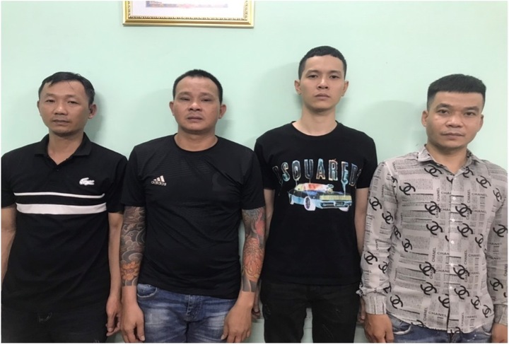 Nhóm chuyên cho vay "tín dụng đen" tại cơ quan CSĐT. (Ảnh: Công an cung cấp)