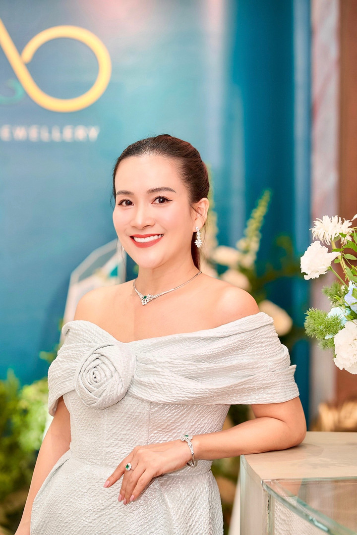 Vợ nam diễn viên Bình Minh ngày càng xinh đẹp và quyến rũ.