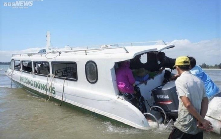 Ca nô QNa 1152 chìm trên vùng biển Cửa Đại năm 2022 khiến 17 người thiệt mạng.