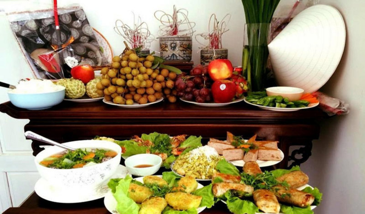 Mâm cúng lễ Vu lan dâng lên gia tiên thường là mâm cỗ mặn.