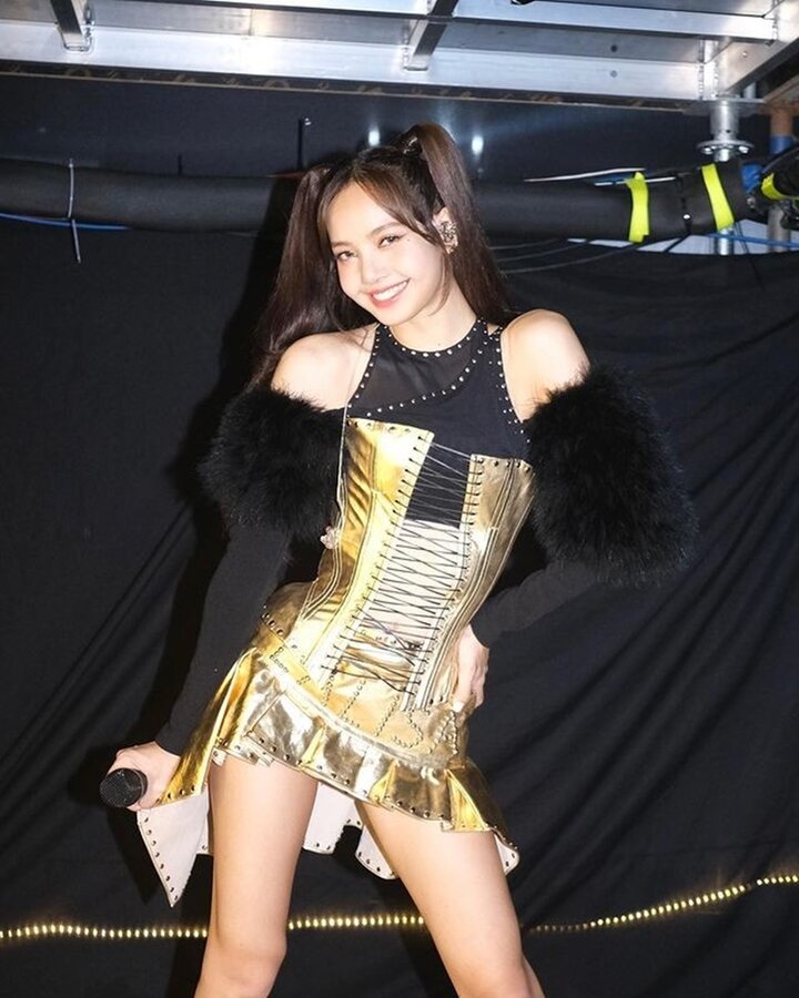 Truyền thông Hàn Quốc cho rằng Lisa sẽ phát triển sự nghiệp solo tại thị trường quốc tế.