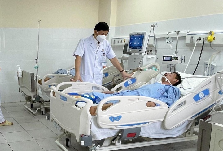 Các bác sĩ quyết định cho anh thở máy và điều trị bằng các biện pháp chuyên sâu. (Ảnh: BSCC)