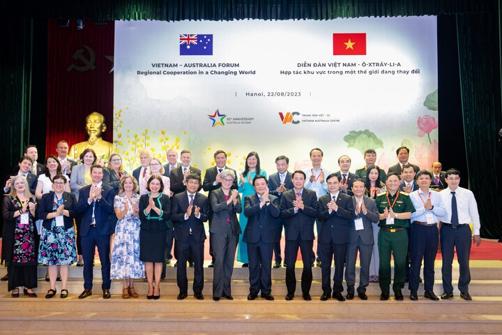 Các đại diện đại biểu tham dự diễn đàn.