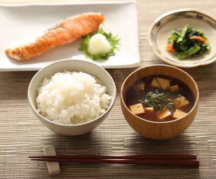 Tại sao ở Nhật không có cửa hàng ăn sáng? Vì họ quá coi trọng bữa ăn này và thường thưởng thức cùng người thân tại nhà.
