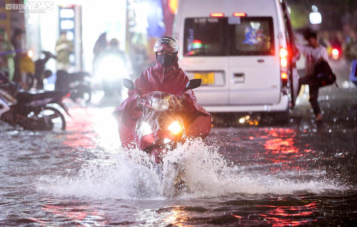 Ngày 23/8, miền Bắc hứng mưa lớn. (Ảnh minh hoạ: Ngô Nhung)