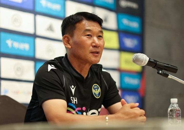 HLV Jo Sung-hwan của Incheon United.