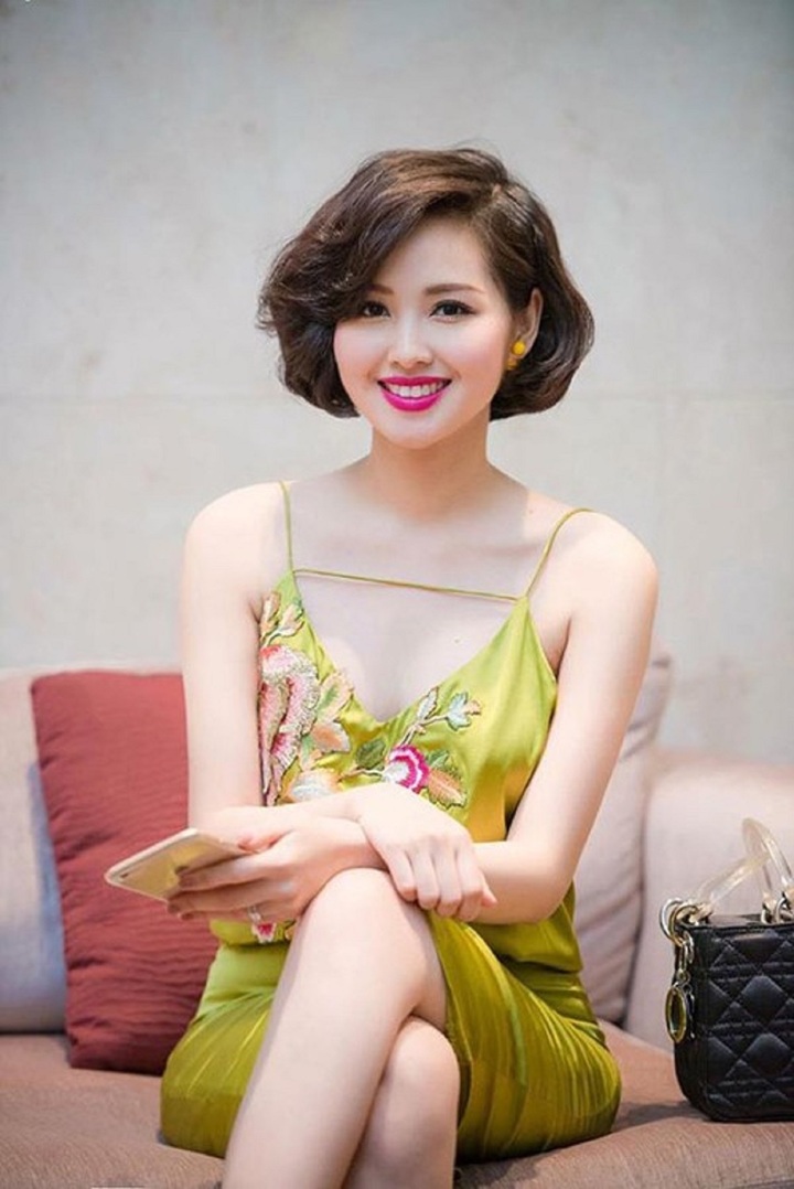 Năm 2014, Tâm Tít gặp phải ồn ào tình ái, cô lựa chọn im lặng và "biến mất" khỏi làng giải trí. Năm 2015, người đẹp bất ngờ kết hôn với Chu Ngọc Thành. Kể từ đây, cô hạn chế tham gia các hoạt động của làng giải trí, sinh liền 2 cậu con trai kháu khỉnh cho chồng thiếu gia.