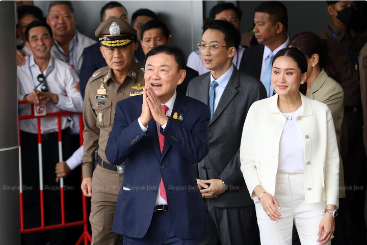 Ông Thaksin Shinawatra trở lại Thái Lan sau nhiều năm sống lưu vong - 8