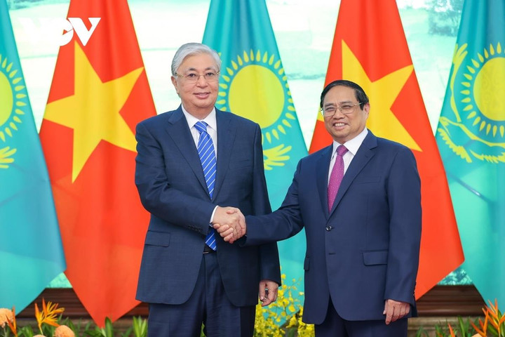 Thủ tướng Phạm Minh Chính và Tổng thống Kazakhstan Kassym-Jomart Tokayev.