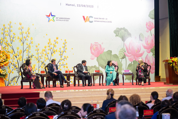 Các đại biểu tham gia thảo luận tại diễn đàn.