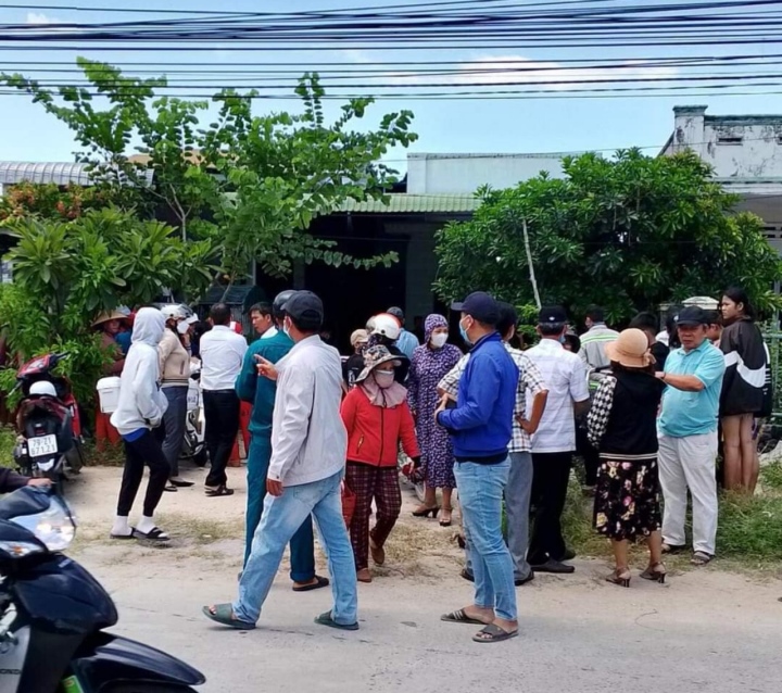 Hàng xóm bàng hoàng phát hiện 4 mẹ con chết trong ngôi nhà. (Ảnh: MXH)