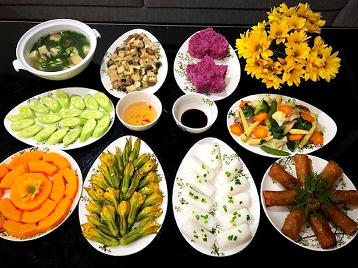 Mâm cỗ cúng rằm tháng 7 nên làm chay hay mặn? Điều đó tùy thuộc vào quan niệm, điều kiện, hoàn cảnh của mỗi gia đình.