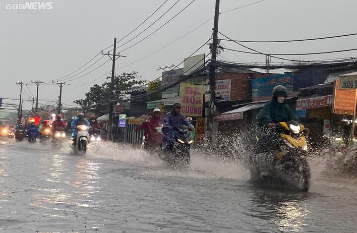 Thời tiết tại TP.HCM hôm nay 23/8, có mây, đêm không mưa, ngày nắng, chiều tối có mưa rào và dông vài nơi.