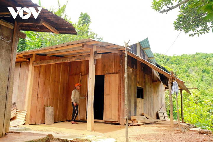 Căn nhà của gia đình ông Hồ Văn Thí, ở thôn 5, xã Trà Dơn, huyện Nam Trà My, tỉnh Quảng Nam đã làm xong từ năm ngoái, nhưng vẫn chưa nhận được tiền hỗ trợ