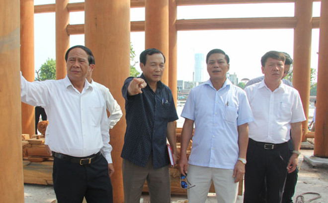 Ông Lê Văn Thành thời kỳ giữ chức Bí thư Thành ủy, Chủ tịch HĐND TP Hải Phòng kiểm tra thực địa dự án Nhà tưởng niệm đồng chí Nguyễn Đức Cảnh. (Ảnh: Haiphong.gov.vn)