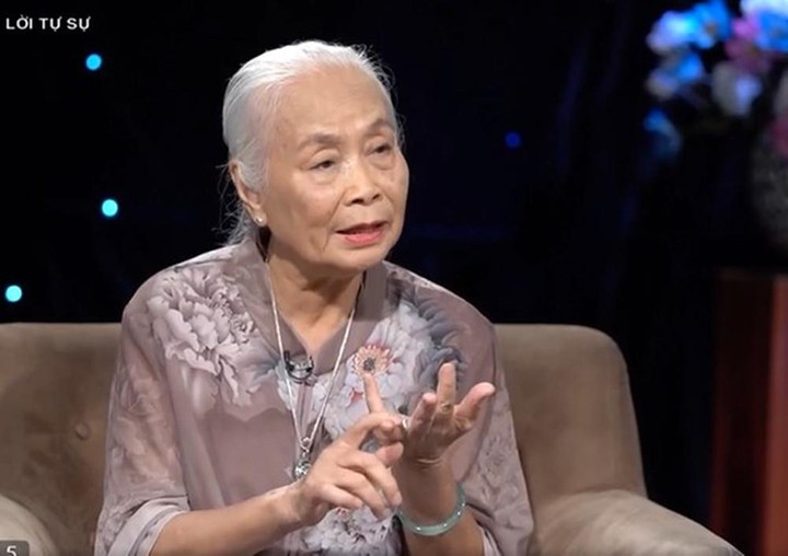 NSƯT Ngọc Thoa kể nhiều kỷ niệm khi theo nghề diễn.