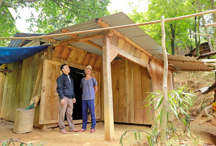 Tại xã Trà Dơn, huyện Nam Trà My, tỉnh Quảng Nam có 8 hộ nghèo đã làm nhà xong nhưng chưa được nhận tiền hỗ trợ.