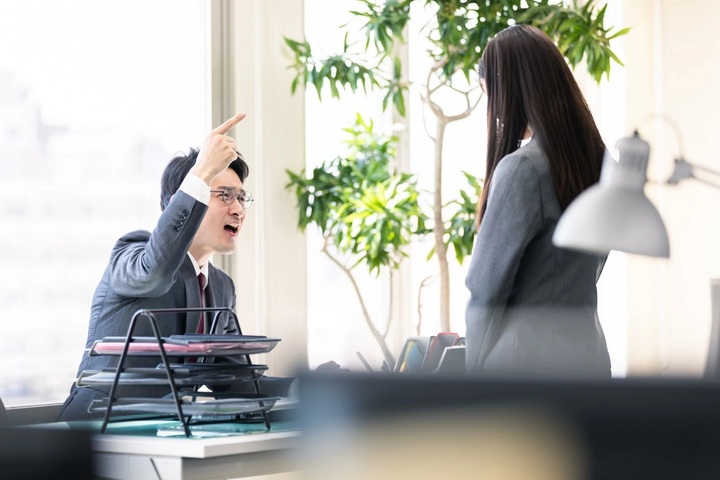 "Sinh viên giỏi" ở Trung Quốc phải đối mặt với nhiều áp lực và sự bóc lột nơi công sở. (Ảnh minh họa: Shutterstock)
