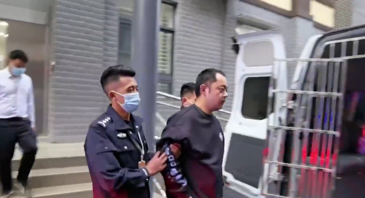 Lý Bân thời điểm bị bắt. (Ảnh: Thời báo Hoàn Cầu)