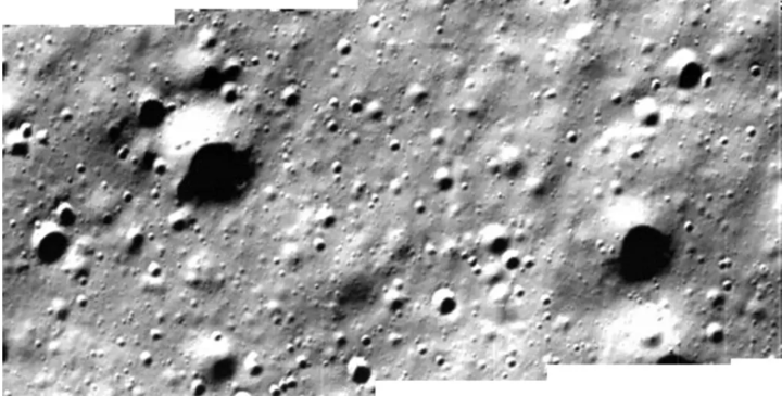 Bức ảnh bề mặt Mặt trăng được ghép lại từ 4 bức ảnh do trạm đổ bộ Vikram cung cấp. (Ảnh: TNT)