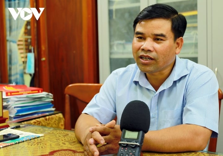Ông Hồ Văn Thịnh, Chủ tịch UBND xã Trà Thanh, huyện Trà Bồng, tỉnh Quảng Ngãi sốt ruột vì khó khăn trong giải ngân vốn dành cho người nghèo