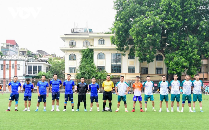 VTC và Liên quân Báo điện tử VOV & Emico ra sân.