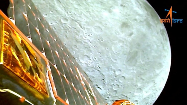 Hình ảnh Mặt trăng được quan sát từ tàu vũ trụ Chandrayaan-3. (Ảnh: Reuters)