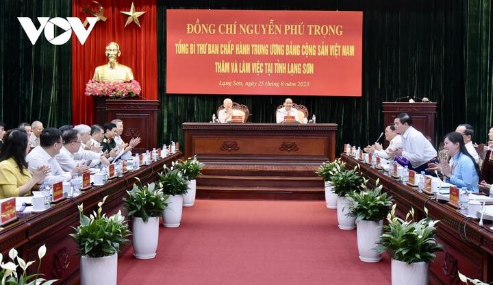 Quang cảnh buổi làm việc giữa Tổng Bí thư với Ban Thường vụ Tỉnh uỷ và tập thể lãnh đạo chủ chốt tỉnh Lạng Sơn.
