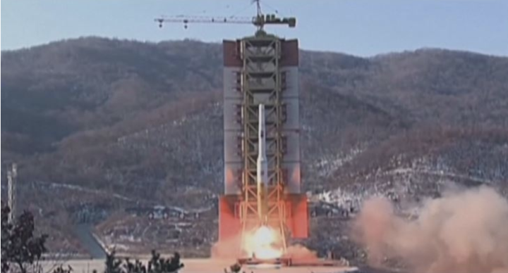 Hình ảnh Triều Tiên phóng vệ tinh do thám. (Ảnh: Reuters)