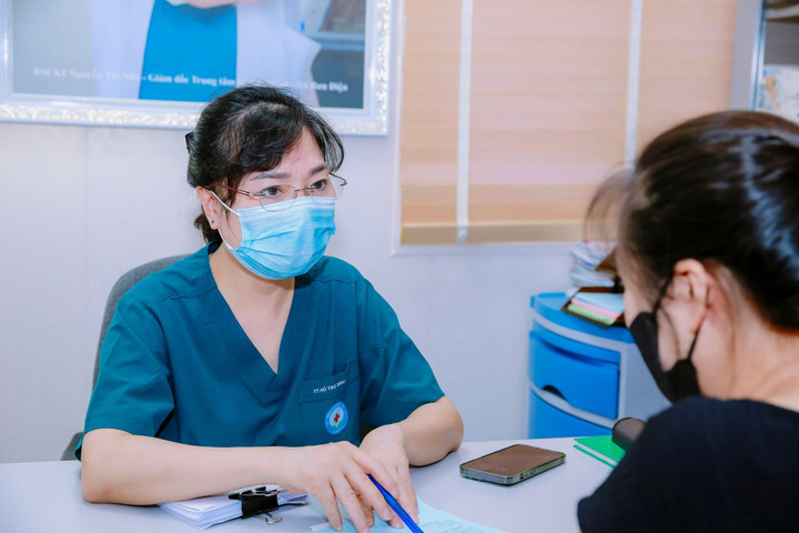 BSCKI Nguyễn Thị Nhã hiện là Giám đốc Trung tâm Hỗ trợ sinh sản Bệnh viện Bưu điện.