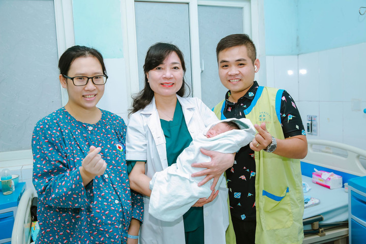 Các cặp vợ chồng hiếm muộn đã có được con nhờ y học hiện đại.