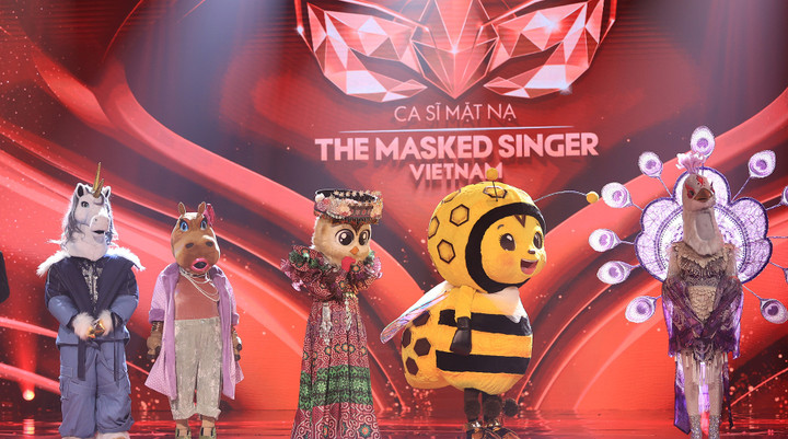 Kết thúc phần trình diễn, 5 nhân vật bước vào giây phút chờ kết quả bình chọn của ban cố vấn và khán giả trường quay. Nhân vật nhận có số lượt bình chọn thấp nhất sẽ phải lộ diện vào 21h thứ 4 ngày 30/8 trên kênh HTV2.