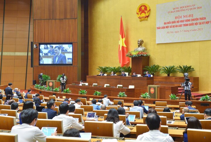 Toàn cảnh Hội nghị đại biểu Quốc hội chuyên trách tổ chức vào tháng 4/2023 thảo luận một số nội dung trình Quốc hội tại Kỳ họp thứ 5, Quốc hội khóa XV.