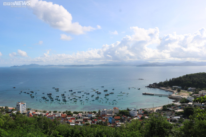 Một góc xã đảo Nhơn Châu, cách đất liền TP Quy Nhơn khoảng 30 km.