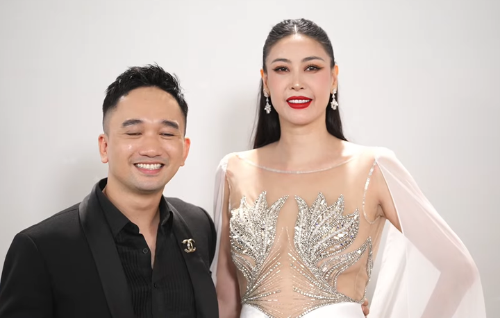 Hoa hậu Hà Kiều Anh "chặt chém" đàn em với chiếc đầm dạ hội xuyên thấu cực kỳ bắt mắt.