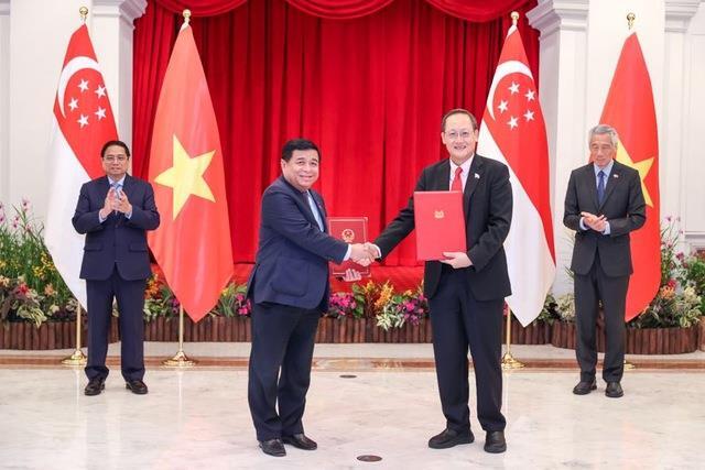 Thủ tướng Singapore Lý Hiển Long thăm chính thức Việt Nam: Thúc đẩy quan hệ Đối tác Chiến lược - Ảnh 4. Thủ tướng Lý Hiển Long thăm Việt Nam: Thúc đẩy quan hệ Đối tác Chiến lược - 3