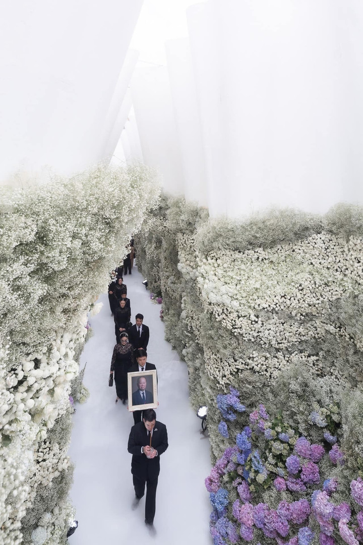 Choáng ngợp tang lễ giữa thiên đường hoa của doanh nhân Thái Lan - 14