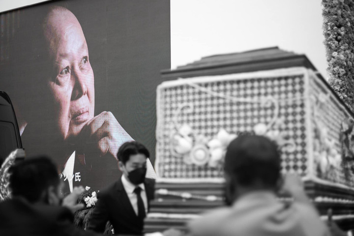 Choáng ngợp tang lễ giữa thiên đường hoa của doanh nhân Thái Lan - 8