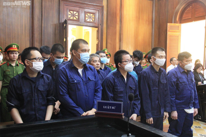 Các bị cáo tại phiên toà. (Ảnh: Hoàng Thọ)