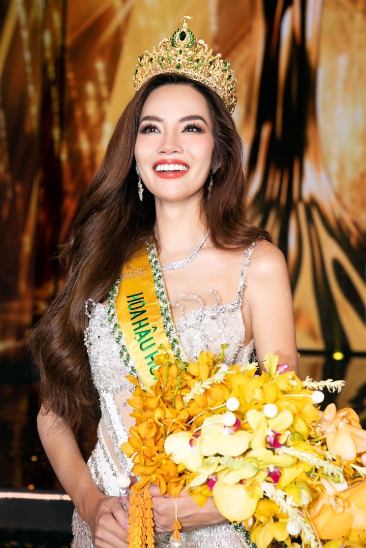 Sau nhiều nỗ lực, Hoàng Phương đăng quang Miss Grand Vietnam 2023 ở tuổi 28.
