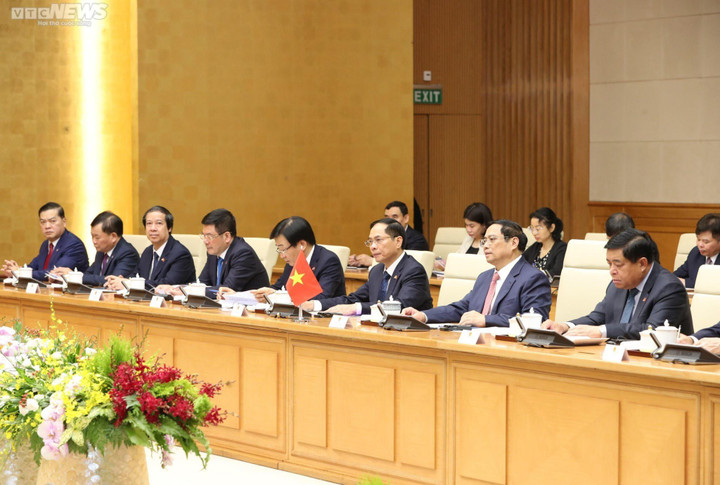 Thủ tướng Phạm Minh Chính và đoàn đại biểu trong cuộc hội đàm.