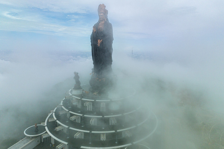 Mùa Vu Lan báo hiếu, hàng nghìn Phật tử hành hương về Núi Bà Đen - 2