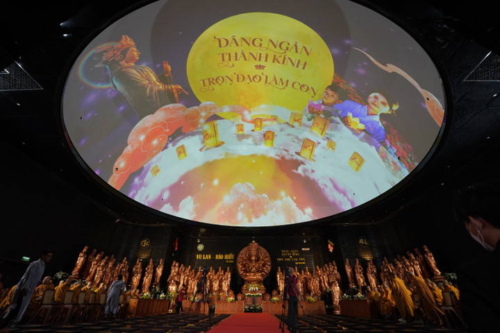 Mùa Vu Lan báo hiếu, hàng nghìn Phật tử hành hương về Núi Bà Đen - 4