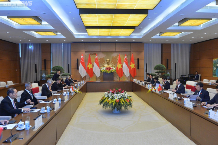 Chuyến thăm lần này của Thủ tướng Lý Hiển Long là chuyến thăm thứ 5 của ông tới Việt Nam trên cương vị Thủ tướng.