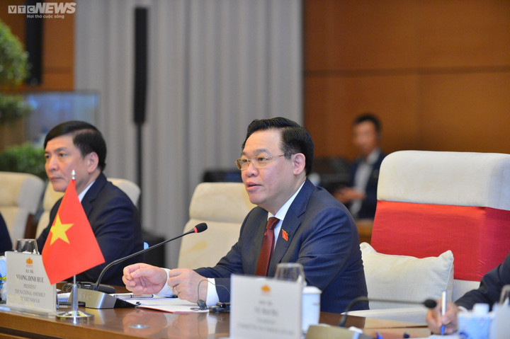 Đây cũng là chuyến thăm nằm trong một loạt sự kiện mà hai bên tổ chức nhân kỷ niệm 50 năm thiết lập quan hệ ngoại giao và 10 năm quan hệ Đối tác Chiến lược giữa Việt Nam và Singapore, sau chuyến thăm của Thủ tướng Phạm Minh Chính tới Singapore vào tháng 2/2023.