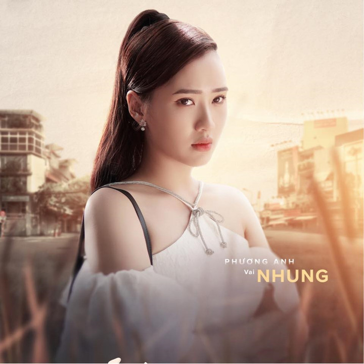 Phim "Làng trong phố" đang bước vào những tập cao trào về mâu thuẫn của cặp vợ chồng Hiếu (Duy Hưng) và Hoài (Trần Vân) sau khi rời quê lên phố. Vì lòng tốt, Hiếu luôn giúp đỡ, bênh vực Nhung (Phương Anh) nhưng điều này lại khiến vợ anh hiểu lầm. Trong diễn biến mới nhất của phim, Hiếu và Nhung còn "biến mất" cùng nhau khiến Hoài khóc ngất vì uất ức, ghen tuông.