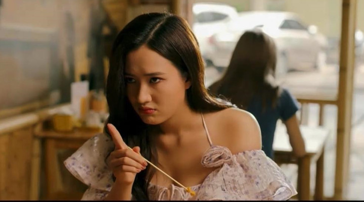 Trong phim, Nhung là cô gái quê có hoàn cảnh khó khăn nhưng được anh trai cho ăn học tử tế. Thay vì cố gắng cải thiện cuộc sống, cô nàng lại có tư duy "ăn sẵn", luôn đem hoàn cảnh gia đình ra làm cái cớ để sẵn sàng bán mình làm "tiểu tam", moi tiền từ đại gia hòng có cuộc sống sung túc, an nhàn.